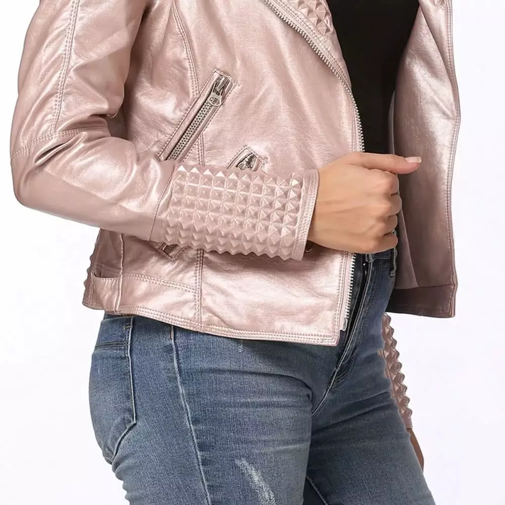 Paano makinis ang isang katad na jacket sa bahay? Paano mag-stroke ng mint jacket? Posible bang mapupuksa ang mga folds gamit ang bakal? 319_6