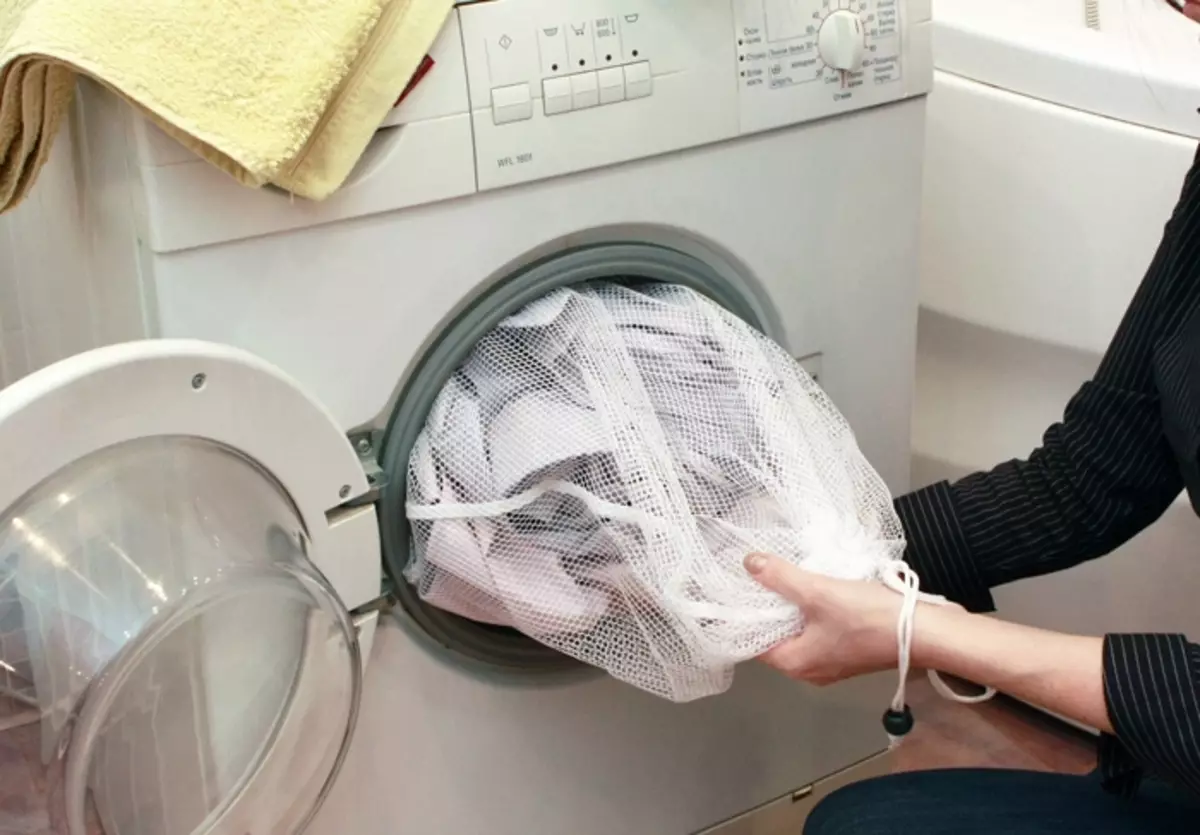 如何在洗衣機機中清洗夾克？ 29張圖片：在擦除冬季公園的模式，如何清潔衣領而不在家洗 320_19