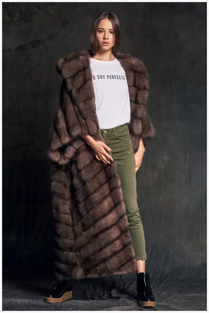 Catherine's Fur Coats (32 Foto): Gambaran keseluruhan model yang diperbuat daripada bulu dan ulasan tentang kualiti 321_23