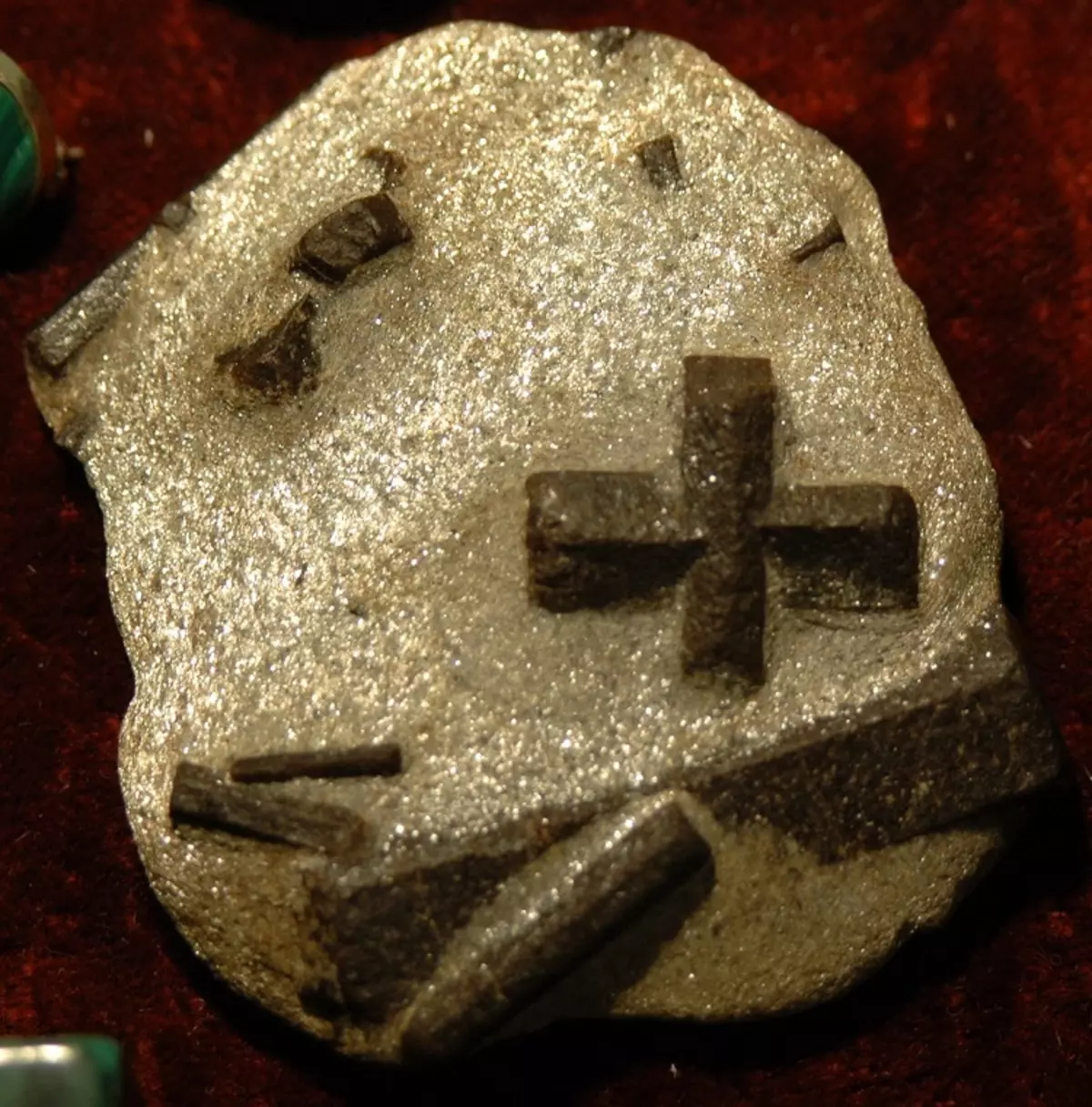 סטרוליט (21 תמונות): קסם ותכונות אחרות של אבן, ערך מינרלי 3220_3