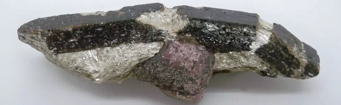 Strololit (21 fotos): Magia y otras propiedades de la piedra, valor mineral 3220_5