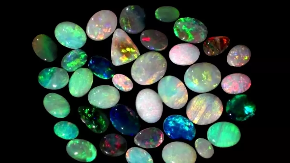 Opal (74 fotos): què és? Propietats de pedra. Descripció de l'Opala australiana i rosa, blava i d'altres 3228_13