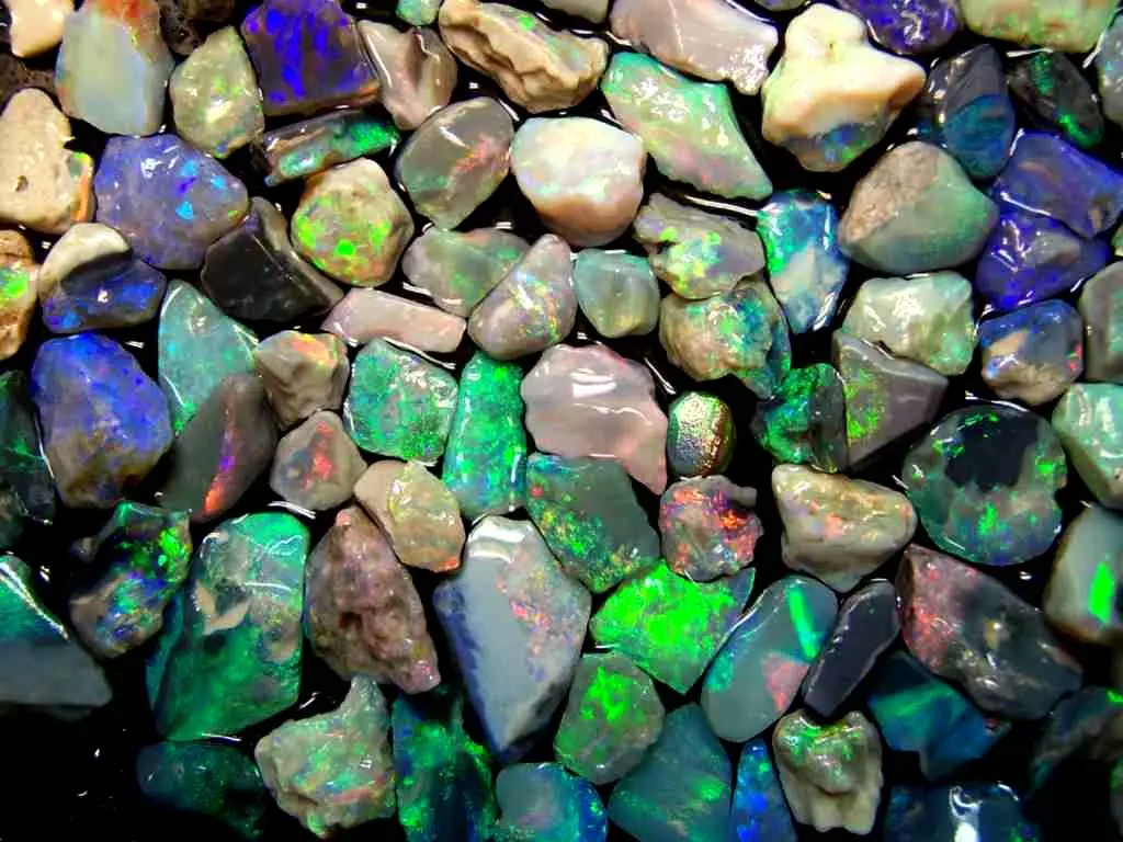 Opal (74 Foto): Apa itu? Sifat batu. Perihalan Australia dan merah jambu, biru dan lain-lain opala 3228_37