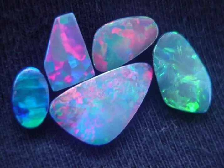 Opal (74 foto's): Wat is dit? Stone eienskappe. Beskrywing van die Australiese en Pink, blou en Ander Opala 3228_51