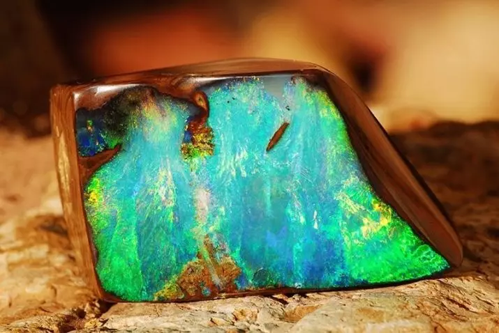 Opal (74 foton): Vad är det? Stenegenskaper. Beskrivning av den australiensiska och rosa, blåa och andra opala 3228_7