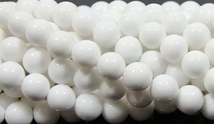 Batu mulia putih dan semi mulia (25 foto): batu transparan alami, yang digunakan dalam pembuatan perhiasan 3229_22