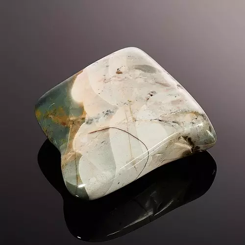Batu mulia putih dan semi mulia (25 foto): batu transparan alami, yang digunakan dalam pembuatan perhiasan 3229_23
