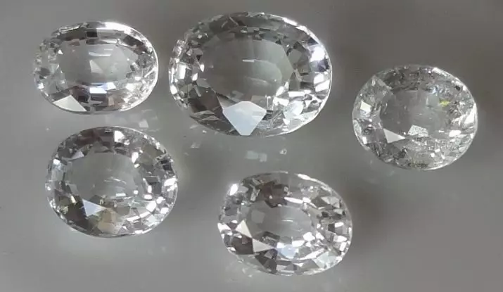 Piedras blancas preciosas y semipreciosas (25 fotos): piedras transparentes naturales, que se utilizan en la fabricación de joyas. 3229_6