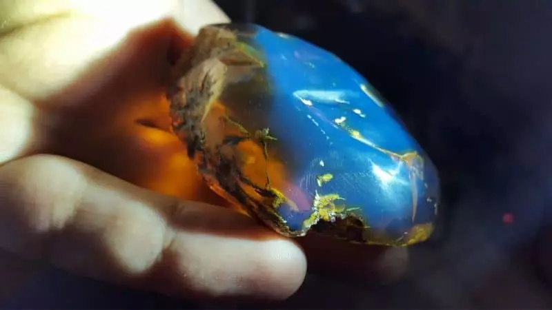 Plava Amber (23 slike): Osobine plave Dominikanska ambera. Kome se uklapa? 3234_11