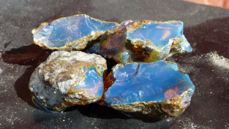 Blue Amber (Zithunzi 23): Katundu wa Blue Dominican Amber. Kodi Zimakwanira Ndani? 3234_19