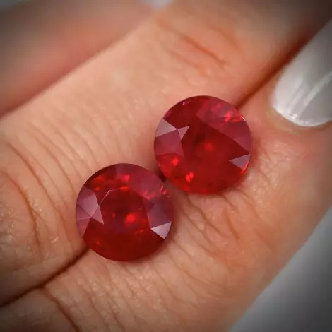 Ruby Stone（55張）：礦物質的樣子和誰適合誰？紅粉色自然石的魔法特性。剛玉在哪裡？ 3240_10