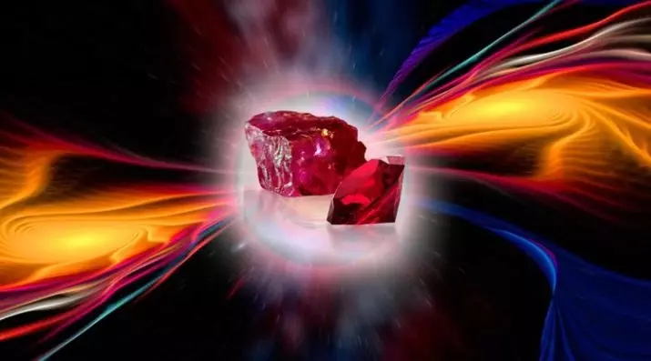 Ruby Stone (55 photos): Qu'est-ce que les minéraux ressemblent et qui conviennent? Propriétés magiques des pierres naturelles de couleur rose rouge. Où est la variété de corindon? 3240_22