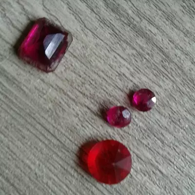 Ruby Stone（55張）：礦物質的樣子和誰適合誰？紅粉色自然石的魔法特性。剛玉在哪裡？ 3240_42