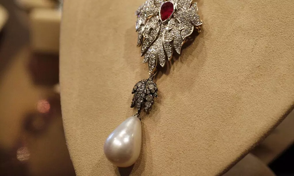 Baroque pearls (27 mga larawan): Ano ito at ano ang tawag dito? Natural Pearl Baroque irregular na hugis, malaking hindi pantay na baroque perlas 3246_12