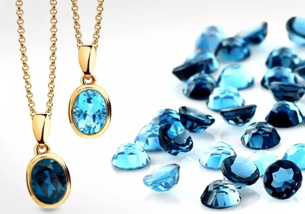 Blue Topaz (27 foto's): magie en andere eigenschappen. Beschrijving van Topazy Swiss Blue, Sky Blue and Andere soorten. Betekenis van edelsteen 3249_10