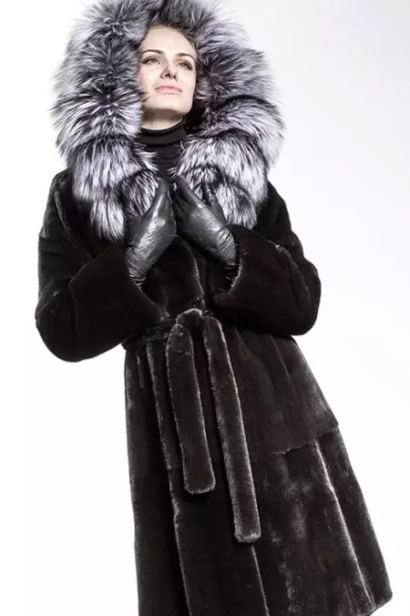 Μεγέθυνση γούνα παλτά (45 φωτογραφίες): μοντέλα από διαφορετικές γούνες από την Tatiana Magnical, σχόλια 324_20