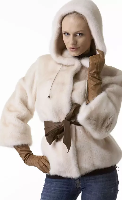 Lupa Fur Wathites (45 fotografií): modely z rôznych kožušiny z Tatiana Magnical, Recenzie 324_6