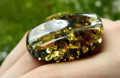 Green Amber (27 billeder): Hvad er det og hvor det er mined? Magi og terapeutiske egenskaber af gule grøn 3252_2