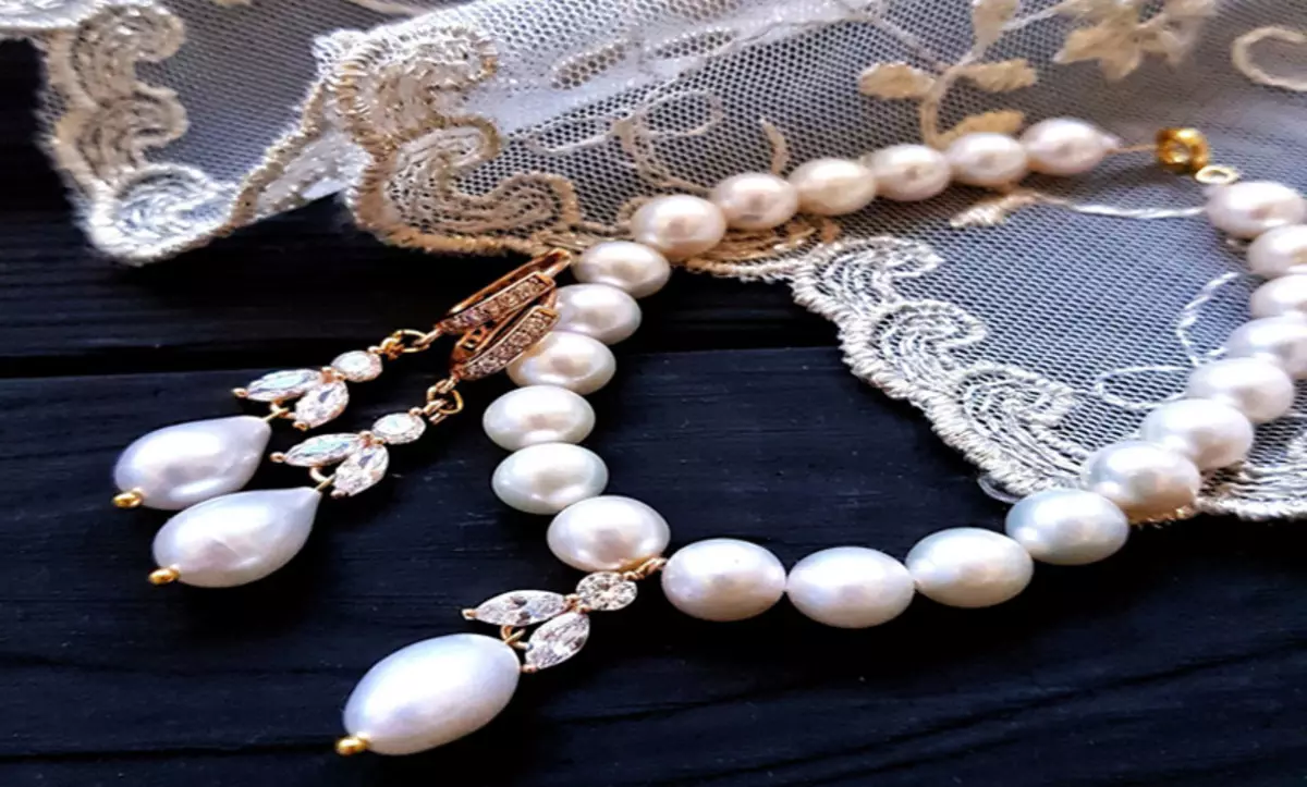 Jak rozlišovat přírodní perly z umělého? 37 Foto Jak určit, co je to skutečné? Jak zkontrolovat autentičnost doma? Jak vypadá falešný? 3255_16