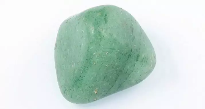 گرین Aventurine (22 فوٹو): پتھر کے معنی، علاج اور جادو خصوصیات. کون آتا ہے؟ جعلی سے قدرتی پتھر کو کس طرح الگ کرنا؟ 3258_3