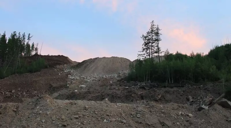 Onde estão nefrite? Jade mining depósitos na Rússia e em outros países. Onde muitas vezes encontra uma pedra? O que é necessário para? 3259_19