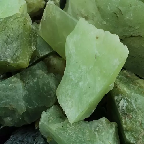 Dimana Nonphritis? Jade ménu deposit di Rusia sareng nagara sanés. Dimana sering mendakan batu? Naon anu diperyogikeun? 3259_3