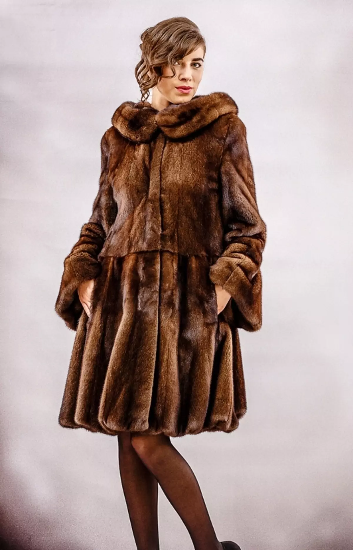 Mermeriny Fur Coats (37 mga larawan): Review ng mga naka-istilong modelo mula sa tatak 325_13