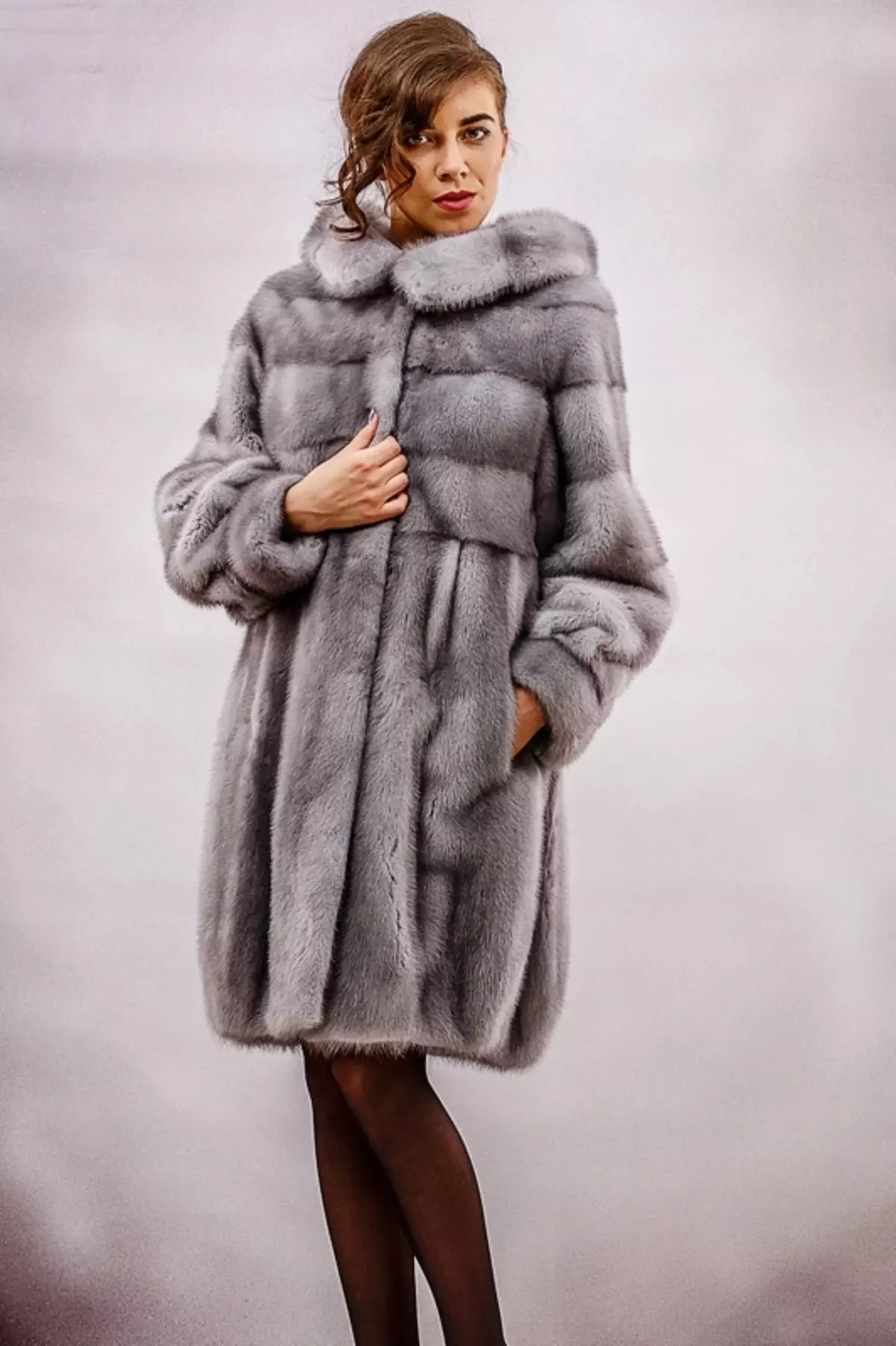 Mermery Fur Coats (37 Mga Litrato): Pagrepaso sa mga Stylish Modelo gikan sa brand 325_16