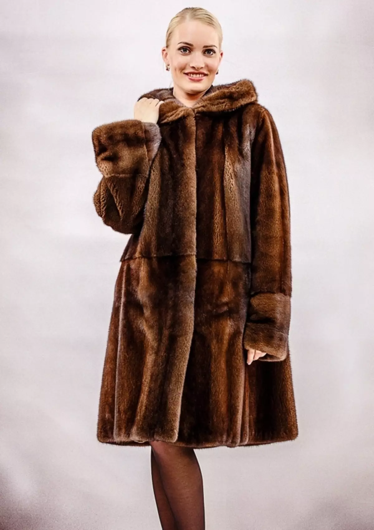 Mermeriny Fur Coats (37 mga larawan): Review ng mga naka-istilong modelo mula sa tatak 325_17