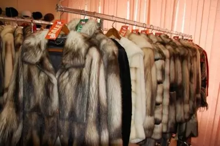 Mermeriny Fur Coats (37 mga larawan): Review ng mga naka-istilong modelo mula sa tatak 325_28