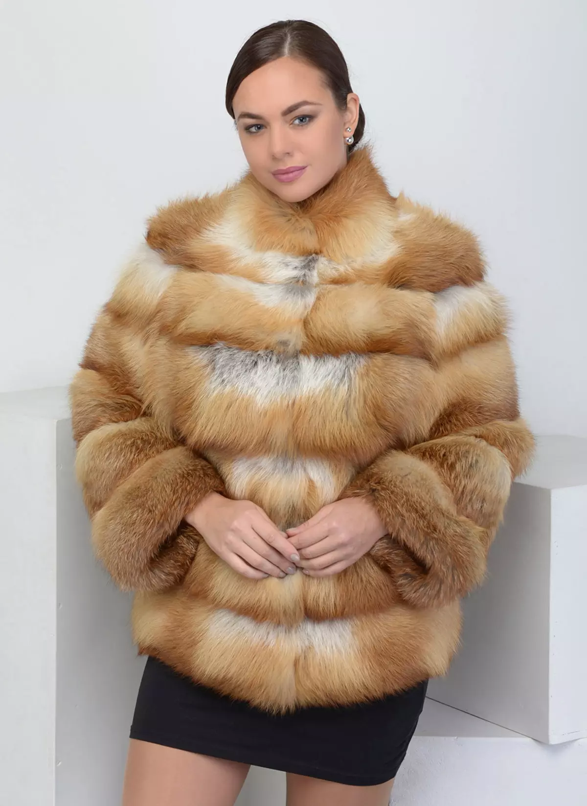 Mermeriny Fur Coats (37 mga larawan): Review ng mga naka-istilong modelo mula sa tatak 325_34