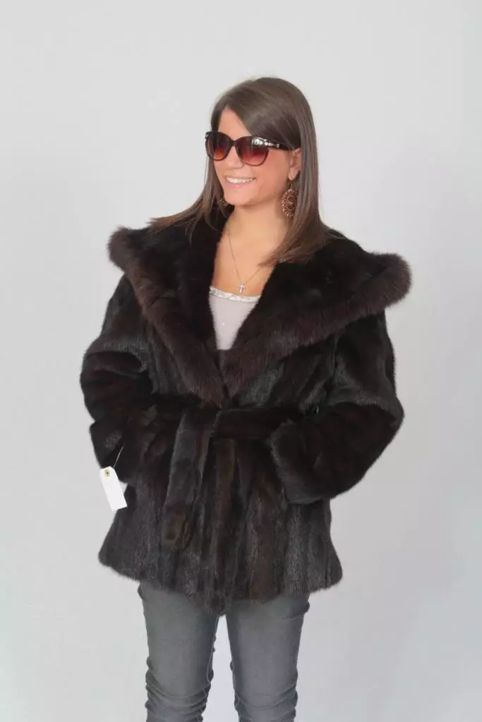 Mermeriny Fur Coats (37 mga larawan): Review ng mga naka-istilong modelo mula sa tatak 325_36