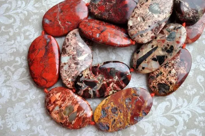 Punaiset kivet (40 kuvaa): punaisen ja burgundin arvokkaiden, puoliksi arvokkaiden ja monipuolisten kivien nimet 3262_24