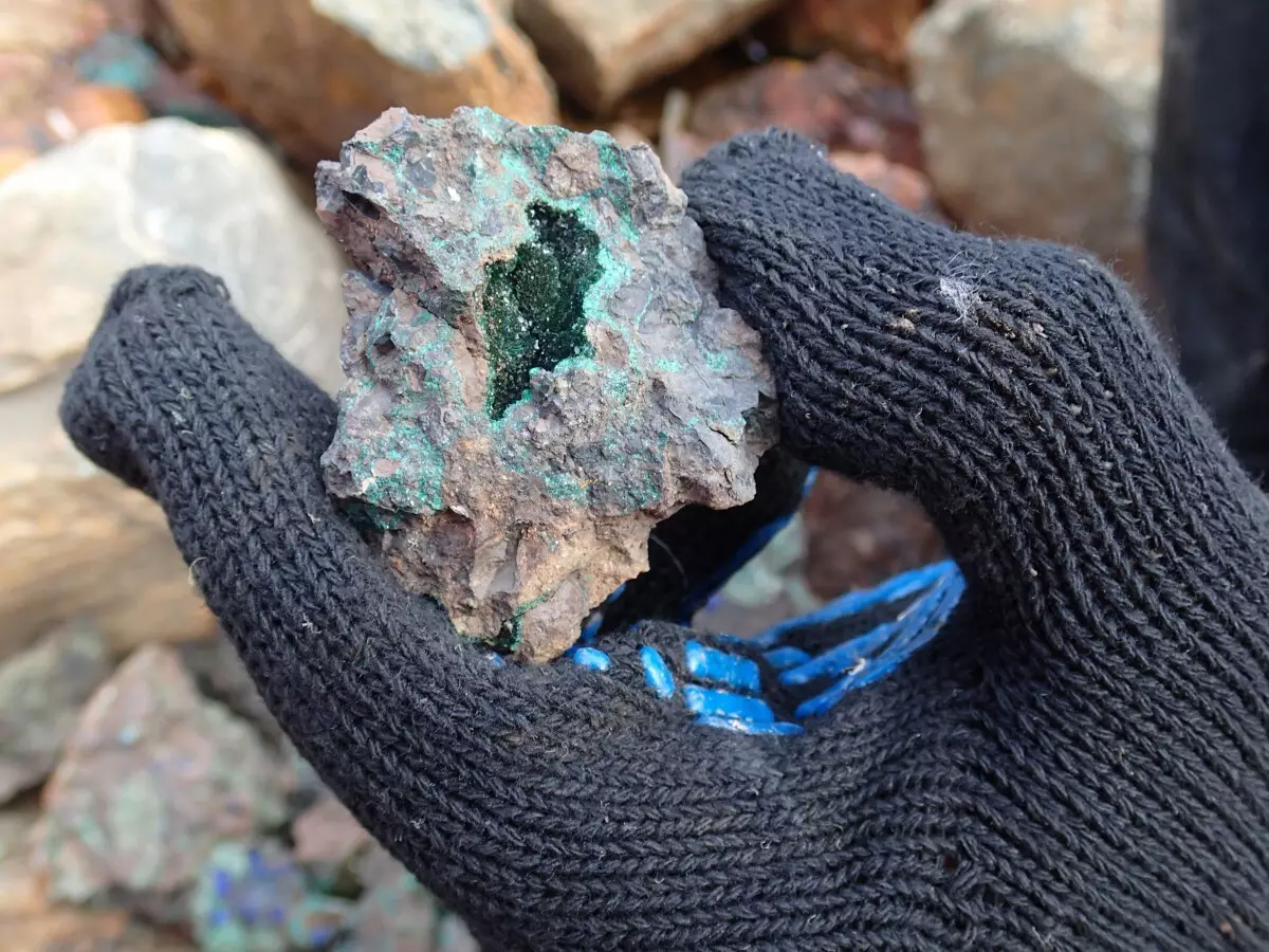URAL GEMS (24 fénykép): A drága, díszes és féldióta uráli kövek leírása. A zsákmányuk jellemzői 3265_8