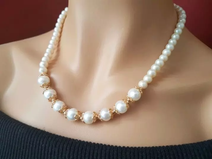 Fiume perle (17 foto): cos'è? Differenze di perle d'acqua dolce da marittime, proprietà e mineraria in Russia. Come distinguere una pietra dal falso? 3266_11