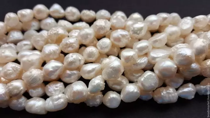 Fiume perle (17 foto): cos'è? Differenze di perle d'acqua dolce da marittime, proprietà e mineraria in Russia. Come distinguere una pietra dal falso? 3266_4
