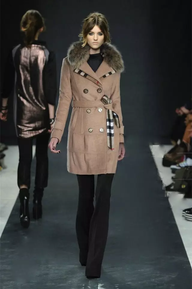 Burberry Mantel (80 Fotos): Frauenmodell Brit und andere aus Berberry 327_10