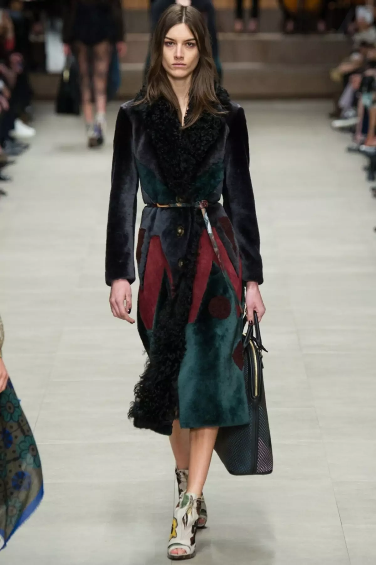 Burberry Mantel (80 Fotos): Frauenmodell Brit und andere aus Berberry 327_15