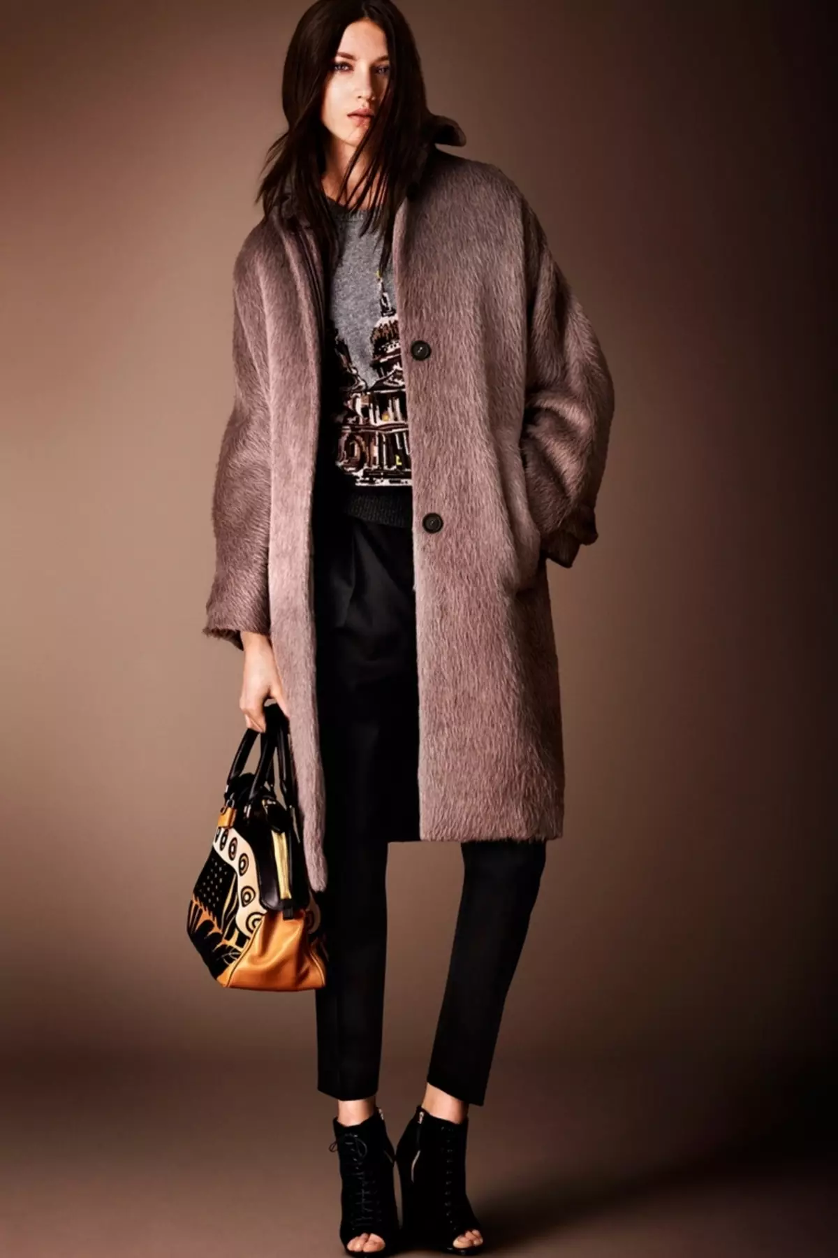 Burberry Coat (80 ფოტო): ქალთა მოდელი Brit და სხვა Barberry 327_17