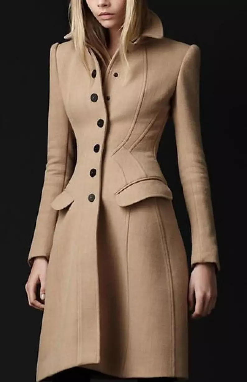 Burberry Coat (80 புகைப்படங்கள்): பெண்களின் மாதிரி பிரிட் மற்றும் பார்பெர்ரி 327_18