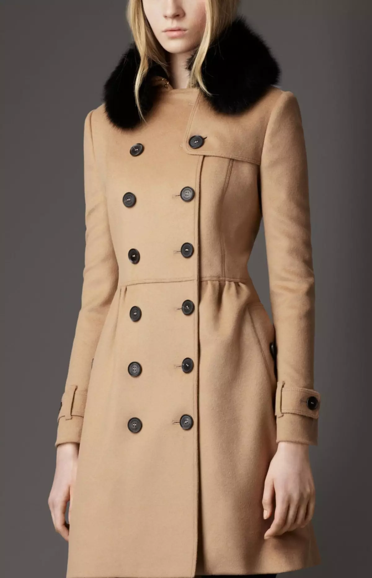 Burberry Coat (80 argazki): Emakumeen eredua Brit eta beste batzuk Barberry 327_22