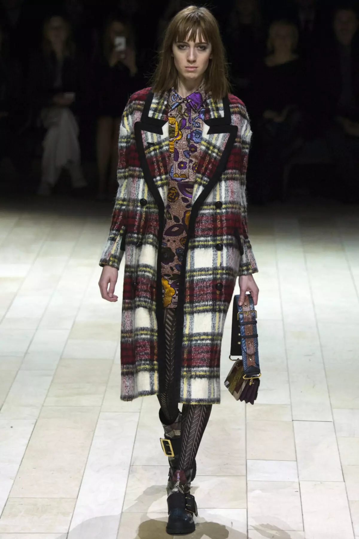 Burberry Coat (80 Foto): Női Modell Brit és mások Barberry-től 327_3