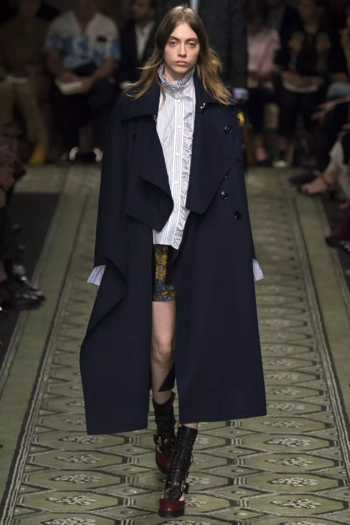 Burberry Mantel (80 Fotos): Frauenmodell Brit und andere aus Berberry 327_42