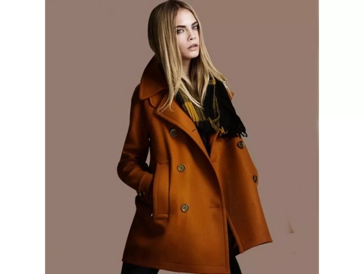 Burberry Coat (80 fotoj): Virina modelo Brit kaj aliaj de Barberry 327_43