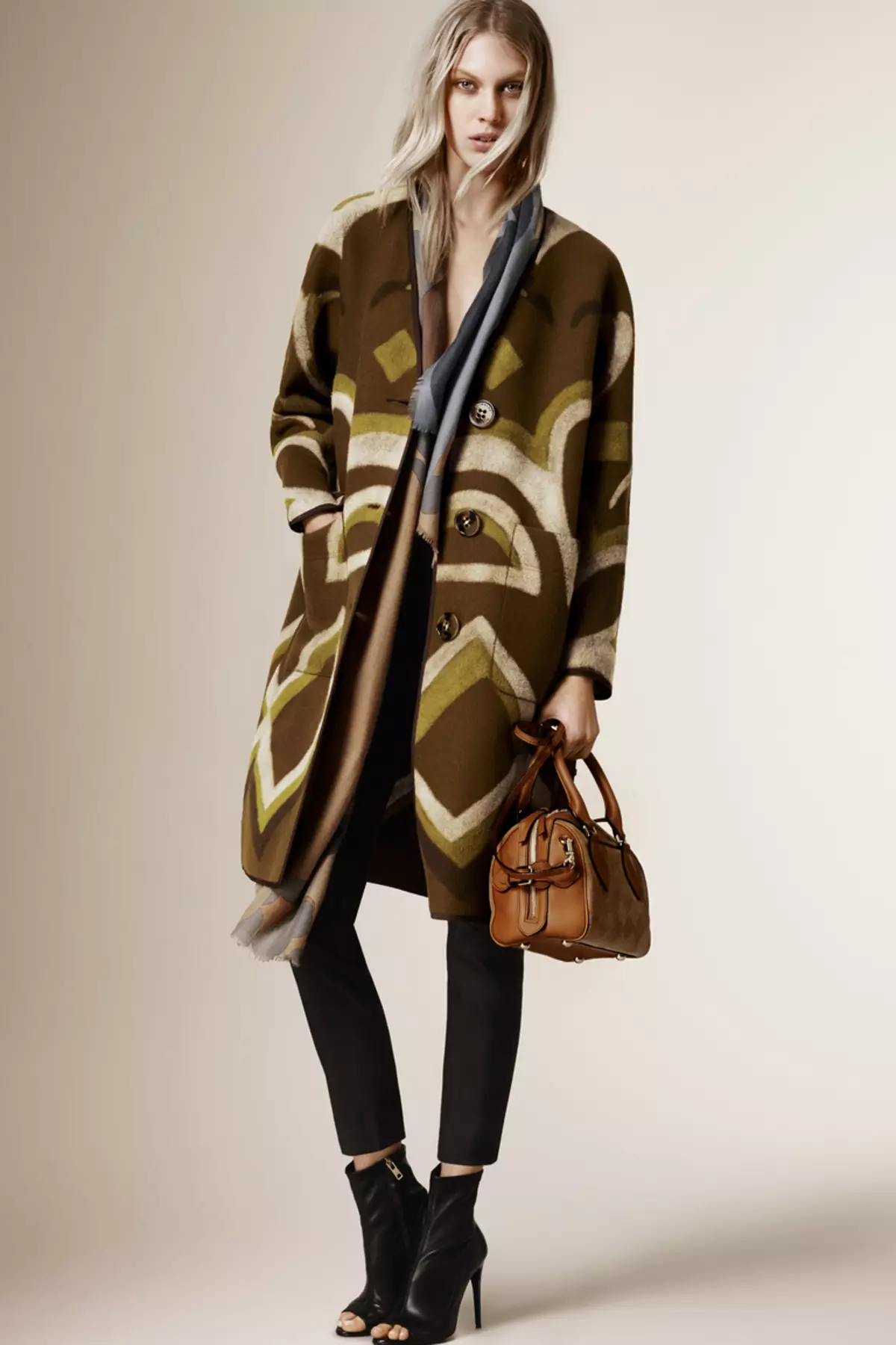 Burberry jas (80 fotos): Froulju model Brit en oaren út barberry 327_47