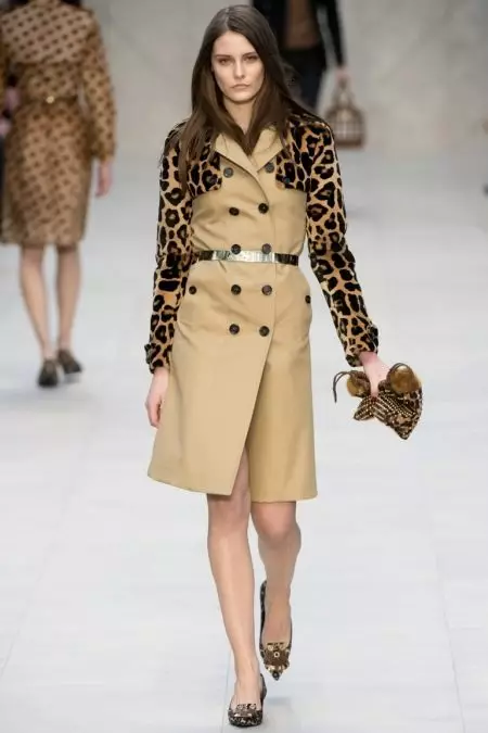 Burberry Coat (80 Foto): Női Modell Brit és mások Barberry-től 327_52