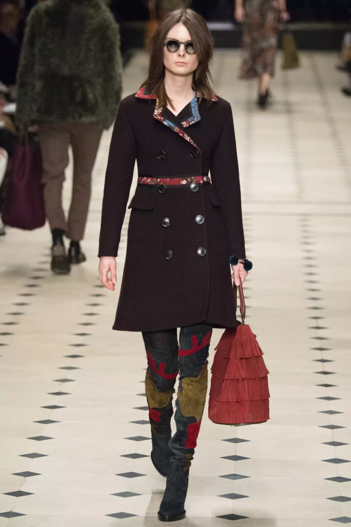 Burberry Mantel (80 Fotos): Frauenmodell Brit und andere aus Berberry 327_6