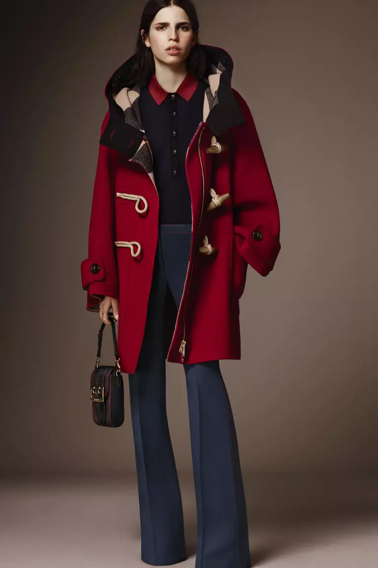 Shtresë Burberry (80 foto): Modeli i Grave Brit dhe të tjerët nga Barberry 327_67