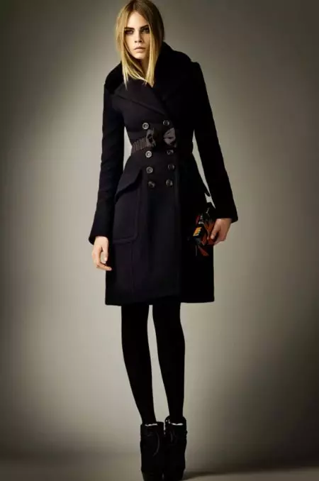 Burberry Coat (80 Foto): Model Wanita Brit dan lain-lain dari Barberry 327_69