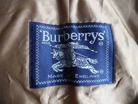 Burberry coat (80 Mga Litrato): Ang modelo sa Kababayen-an Brit ug uban pa gikan sa barberry 327_72
